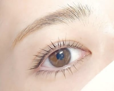 アイブロウ 眉毛サロン UNI BROW 大阪京橋 店内写真 1枚目