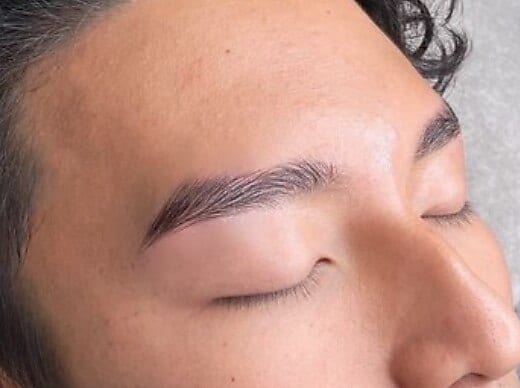 アイブロウ 眉毛サロン UNI BROW 大阪京橋の店内写真2