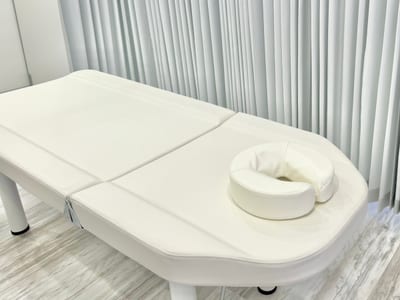 メンズ眉毛専門店 MAYU CLEAR(マユクリア) 大阪梅田店 店内写真 1枚目