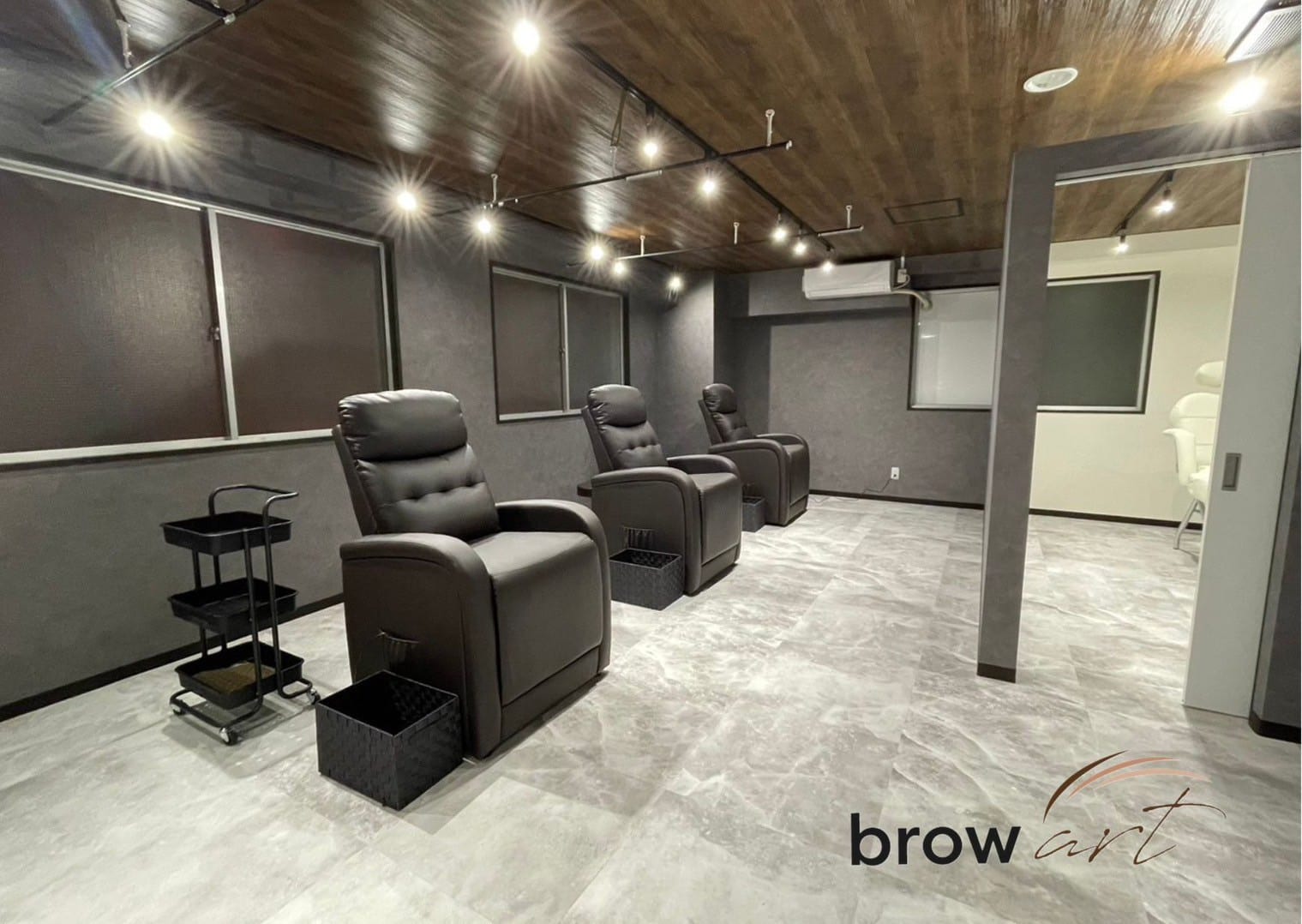 brow art上野 東上野店(上野)のメンズ眉毛サロン店内写真 1枚目