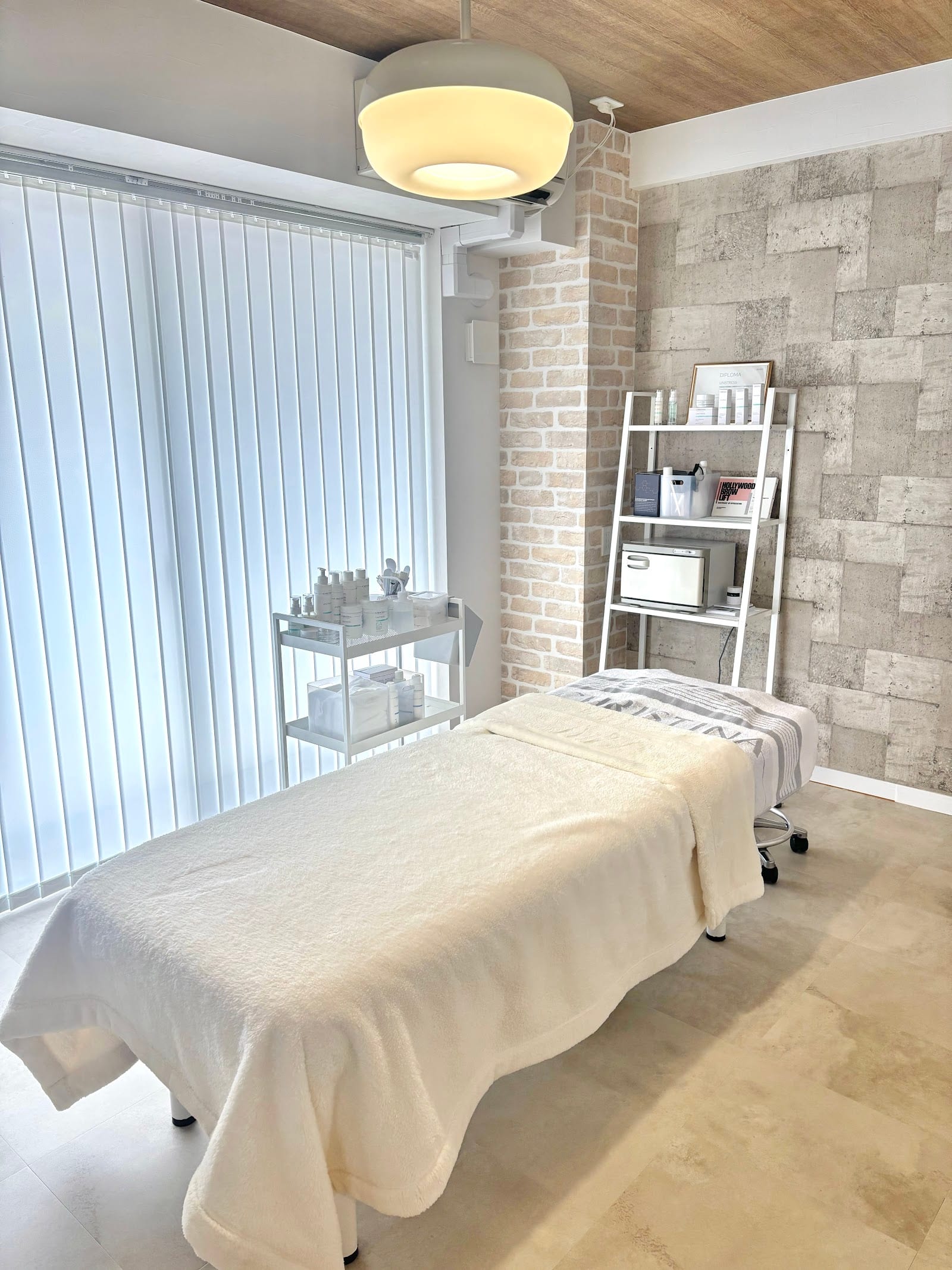 Suu.眉毛wax アイブロウ まつげパーマ ハーブピーリング千種/今池（今池・千種）のメンズ眉毛サロン店内写真 1枚目