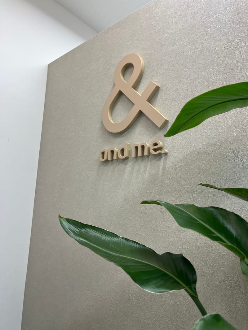 眉毛とまつげパーマ専門店 and me.月島店の店内写真2