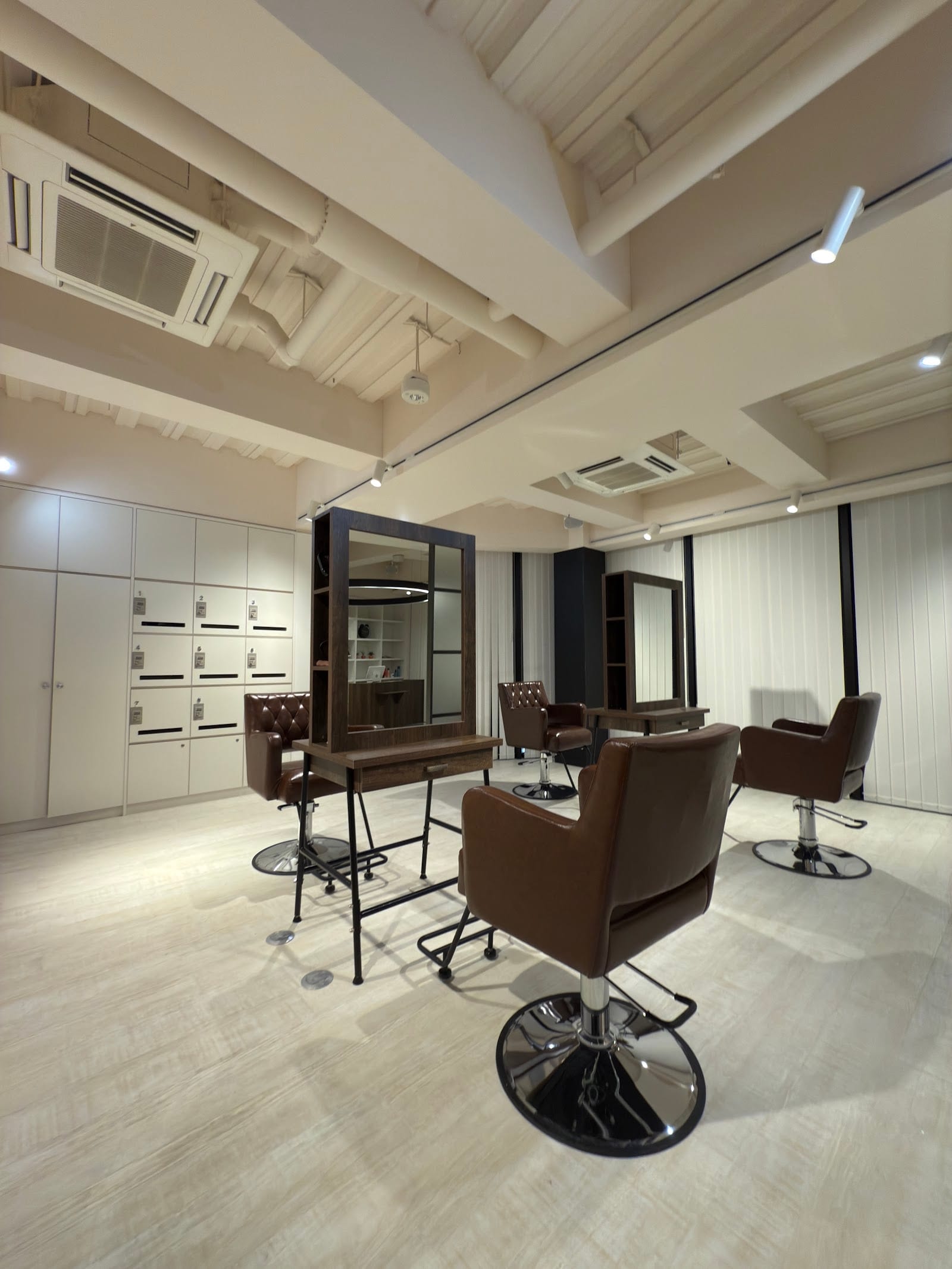 Solis Eyelash六本木まつげパーマ(六本木)のメンズ眉毛サロン店内写真 1枚目