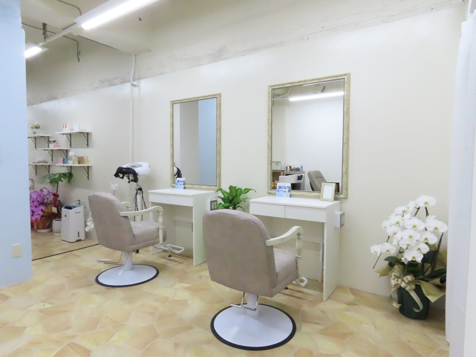 ALII(福岡)のメンズ眉毛サロン店内写真 1枚目