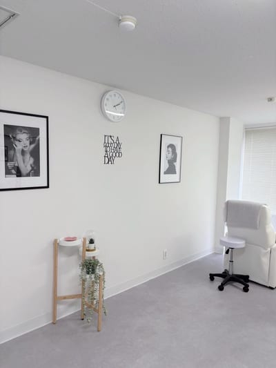 WHITE EYE まつ毛×眉毛専門店 関内店 店内写真 1枚目