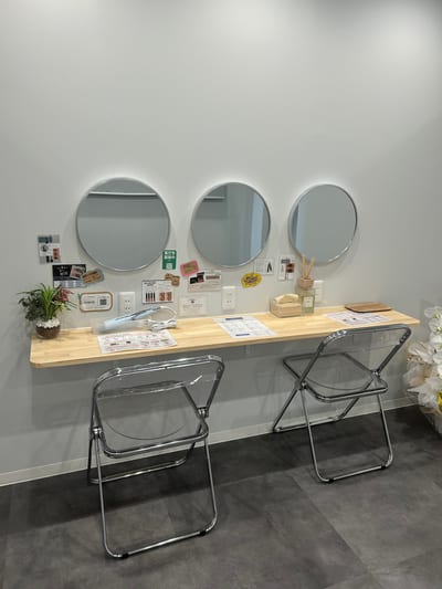 眉毛とまつげパーマの専門店 ロレインブロウ 大和八木店 店内写真 1枚目