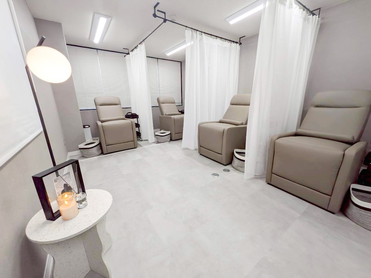 BELLEZZA 神楽坂店 アイブロウ・アイラッシュサロン(御茶ノ水)のメンズ眉毛サロン店内写真 1枚目