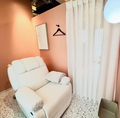 まつ毛パーマと眉毛の専門店APPLY.LASH & BROW 店内写真 1枚目
