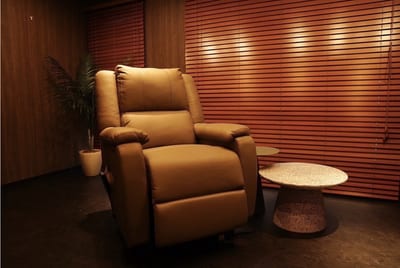 目元専門店 ANGE松戸店 アンジュ 店内写真 1枚目