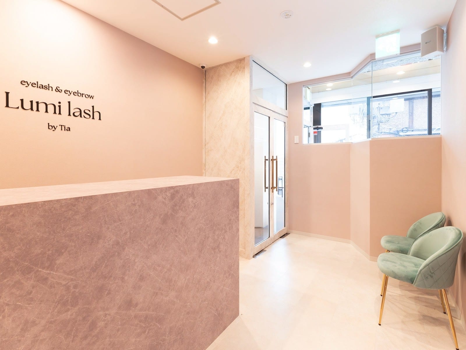 Lumi lash by Tia 熊谷店まつげパーマ(熊谷)のメンズ眉毛サロン店内写真 1枚目