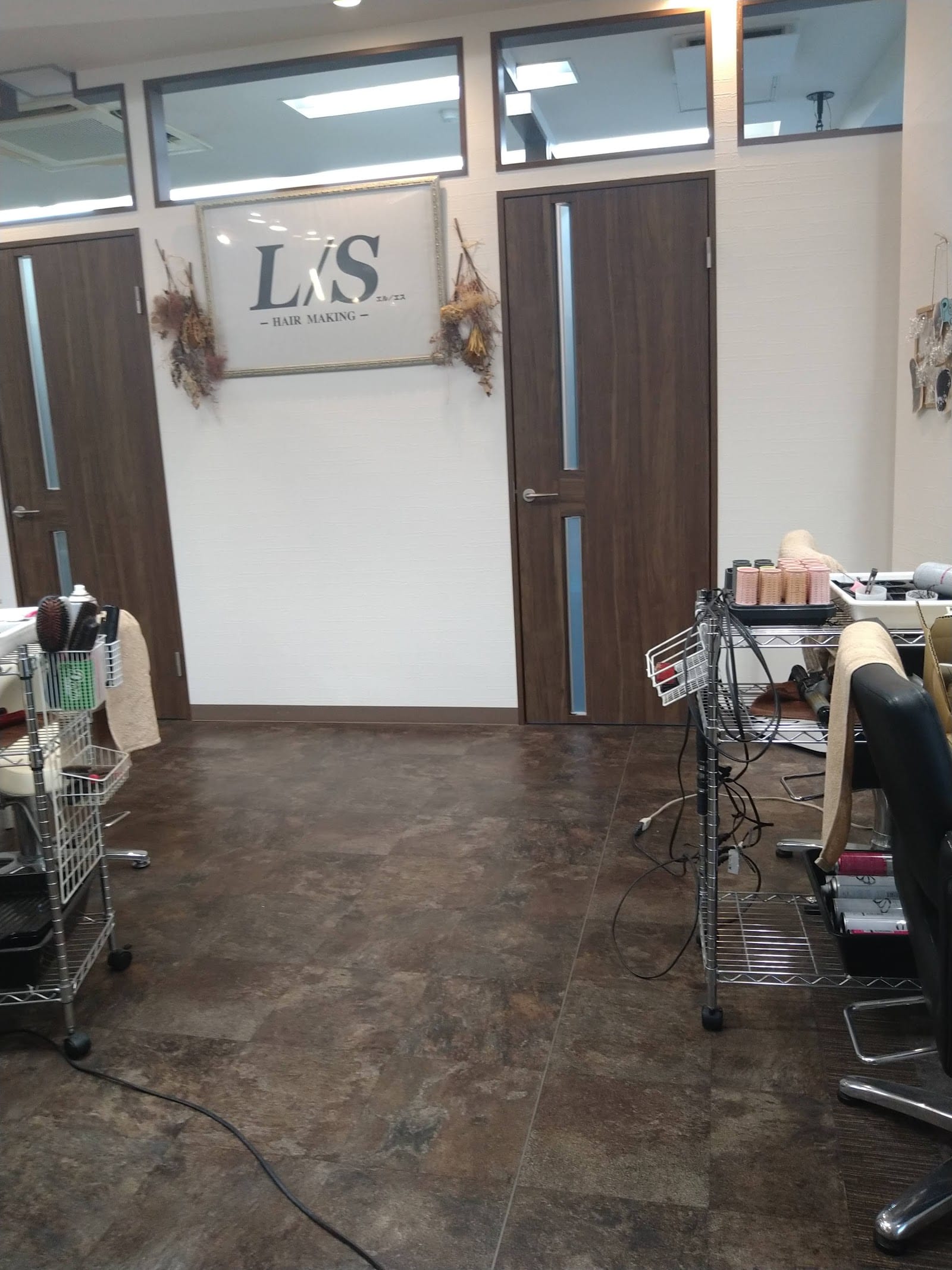 L/S(福岡)のメンズ眉毛サロン店内写真 1枚目