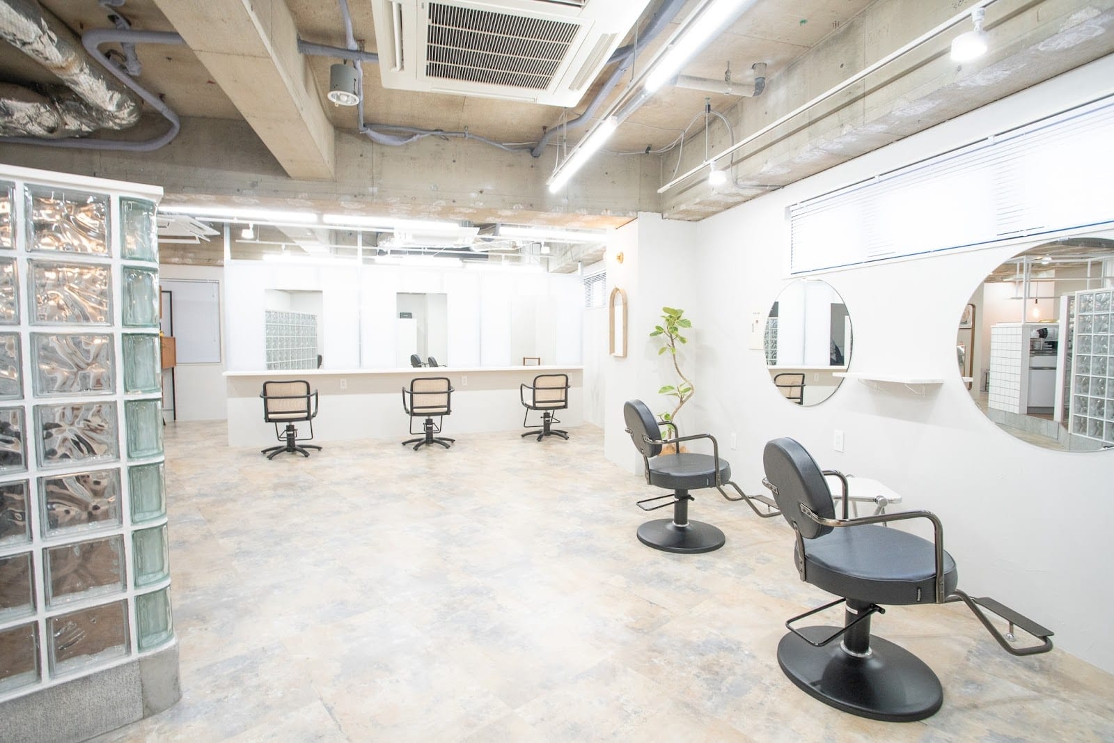 eyelash salon BUBBLES溝の口(溝の口)のメンズ眉毛サロン店内写真 1枚目