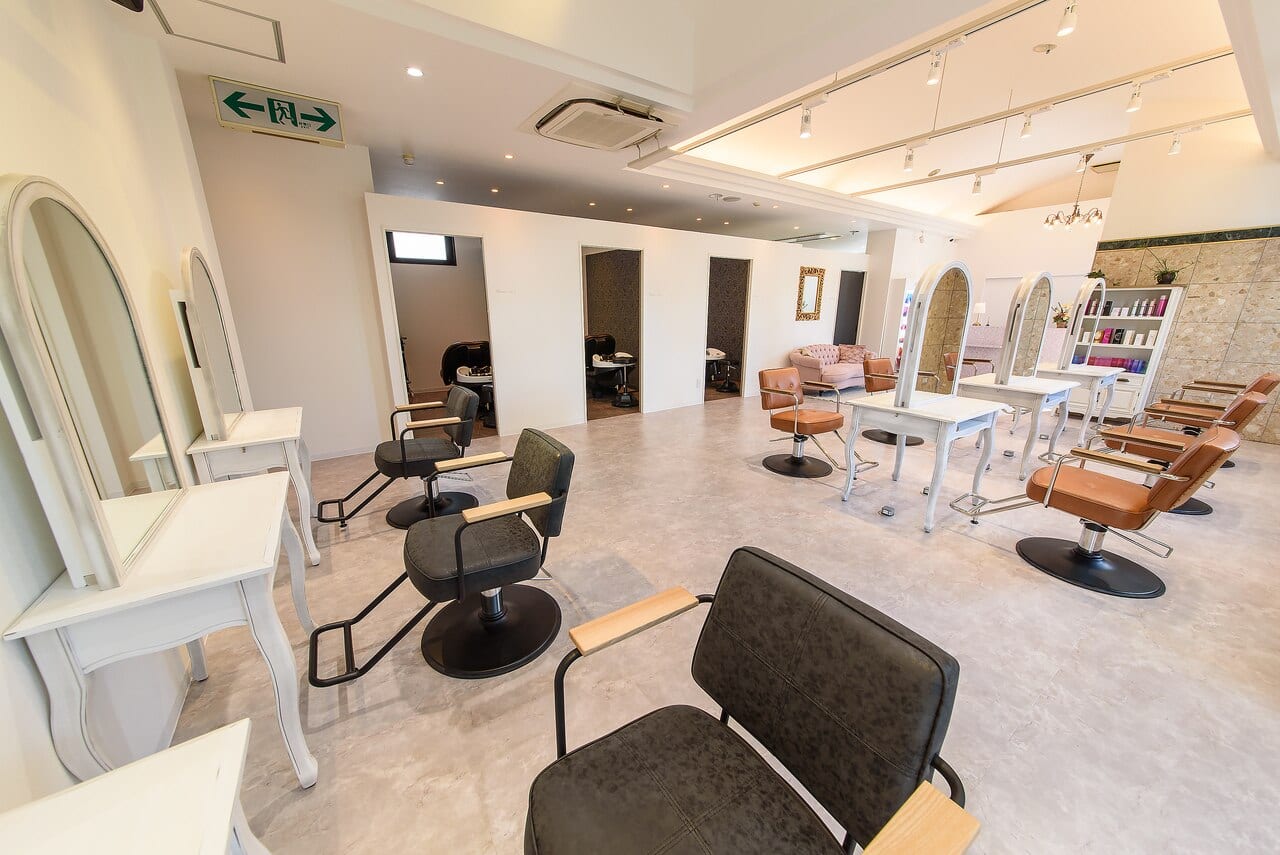 GALLARIA Elegante 徳重店(徳重)のメンズ眉毛サロン店内写真 1枚目