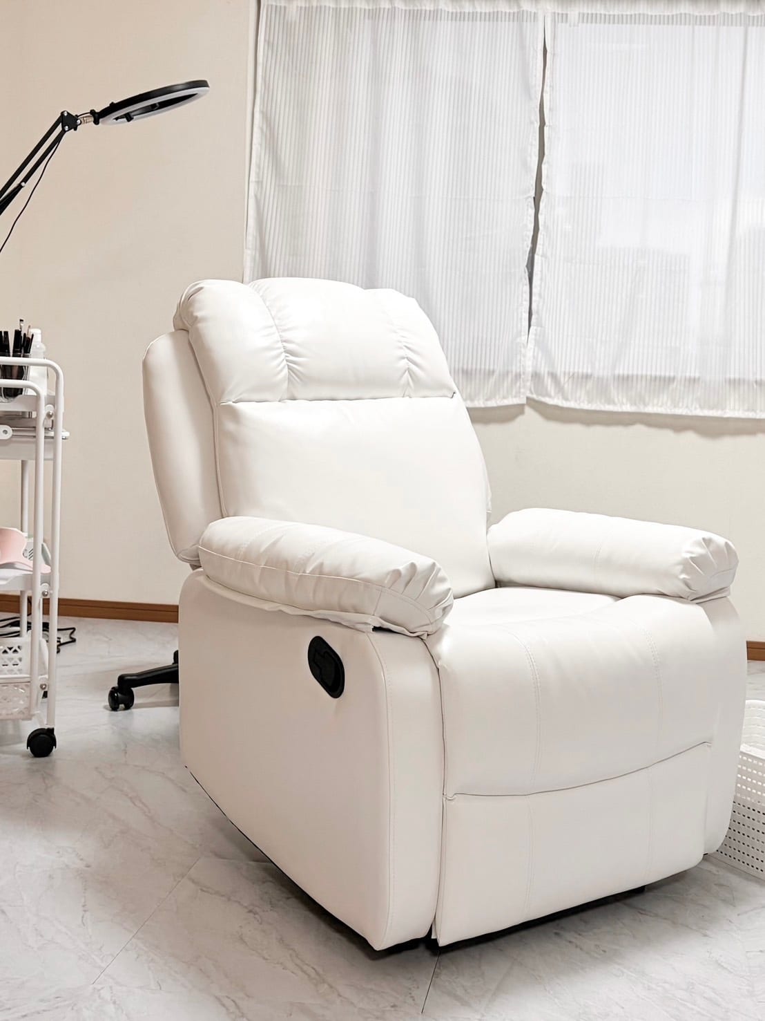 eyeblow&eyelashsalon Lunni(大分)のメンズ眉毛サロン店内写真 1枚目