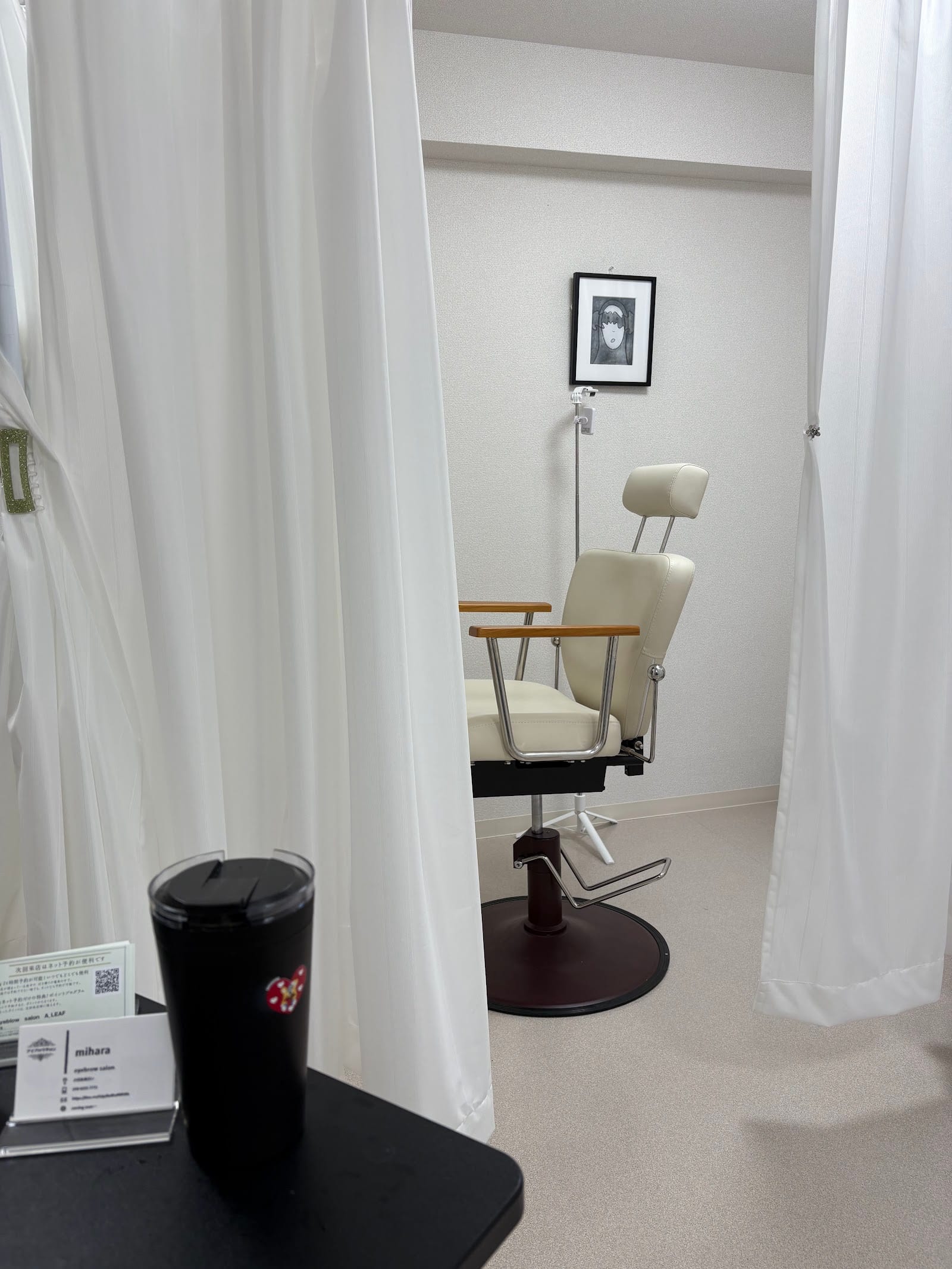 eyeblow salon A_LEAF（相模大野）のメンズ眉毛サロン店内写真 1枚目