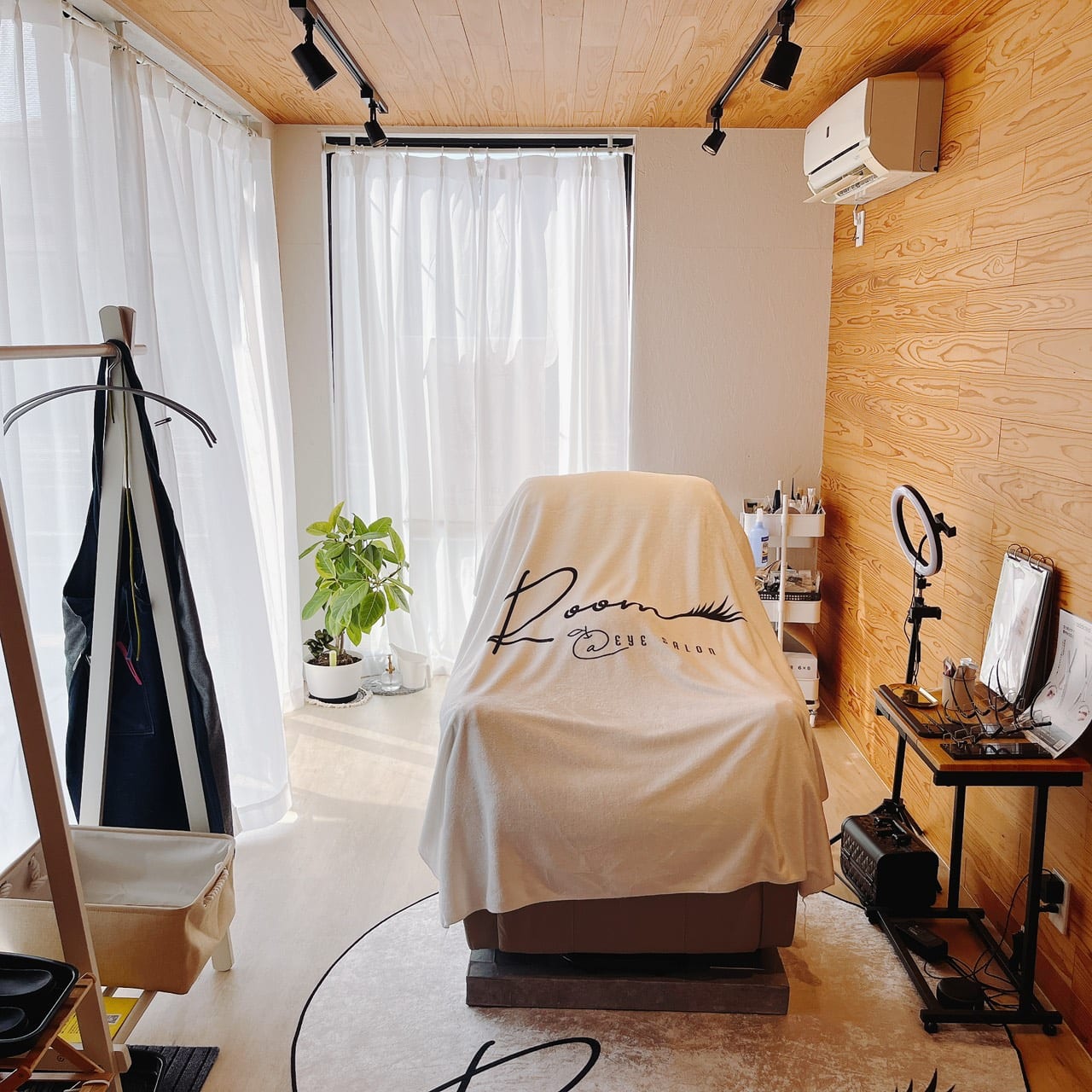 eye salon Room(多久)のメンズ眉毛サロン店内写真 1枚目