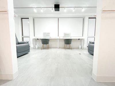 眉毛とまつ毛の専門店BROW＋上野御徒町店 店内写真 1枚目