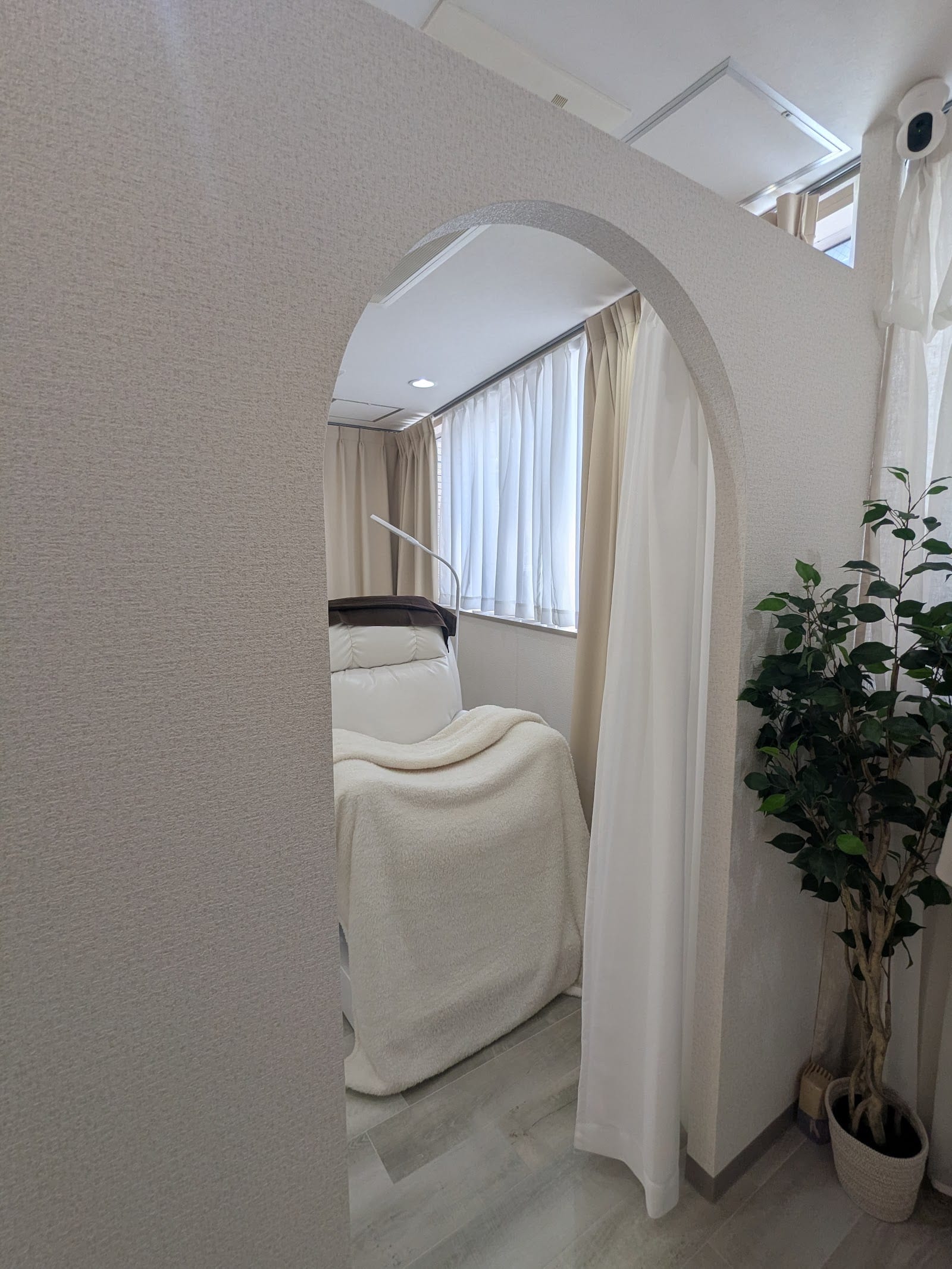 眉毛とまつ毛パーマの専門店viviell 上本町店（難波）のメンズ眉毛サロン店内写真 1枚目