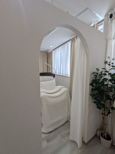 眉毛とまつ毛パーマの専門店viviell 上本町店 店内写真 1枚目