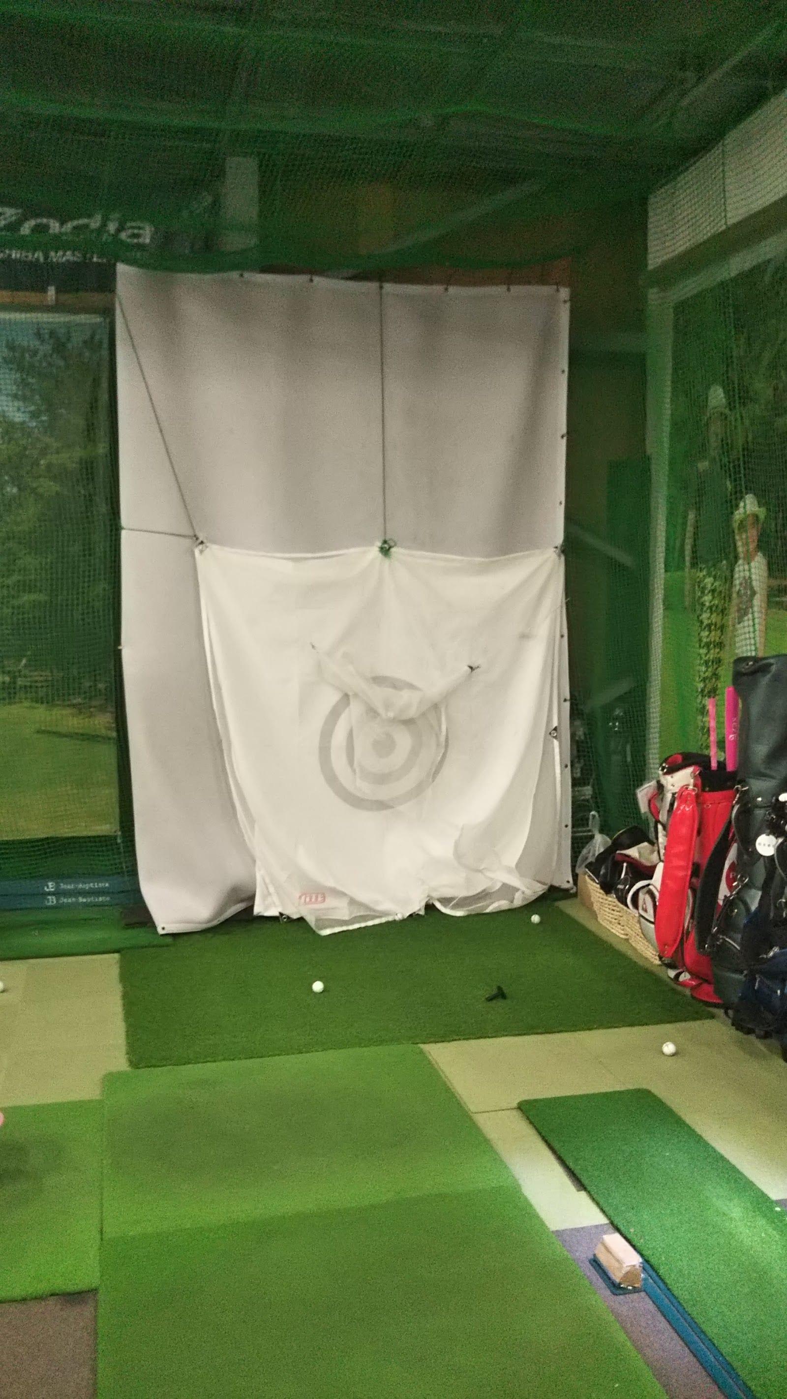 GOLF & MEN'S BEAUTY TAKUMI（宮崎）のメンズ眉毛サロン店内写真 1枚目